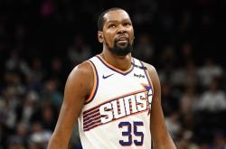 爱游戏体育-包含杜兰特迎来十二赛季出色发挥，澳大利亚队观众热烈欢呼！赢得满堂喝彩的词条