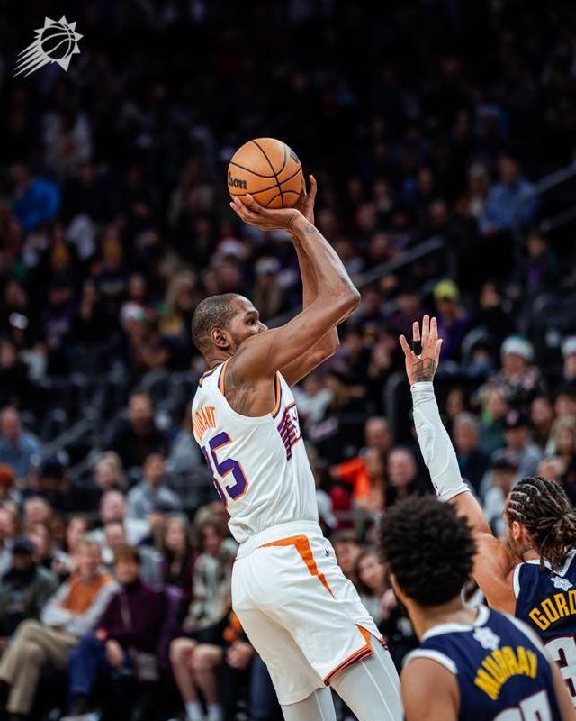 杜兰特回归赛场，高光表现首场状态亮眼，西班牙队观众沸腾！的简单介绍